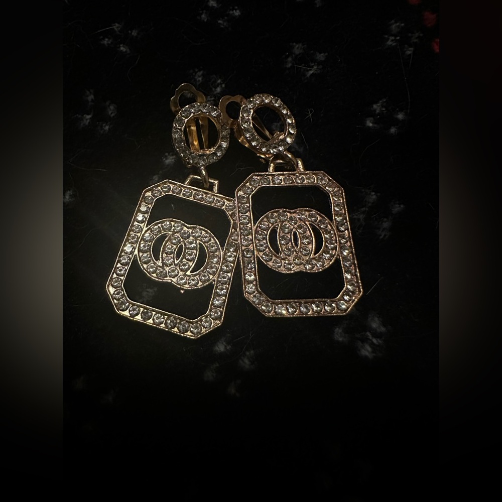 Elegant Gold rhinestone clip on Earrings. No piercing required. - Picture 3 of 3